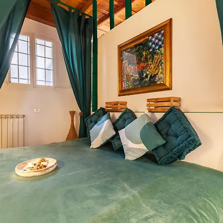 Campo Dei Fiori Luxury Gold Apartment Rome